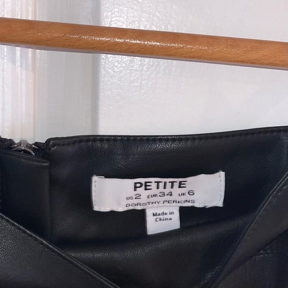 New black faux leather pencil skirt, front slit - Picture 3 of 3